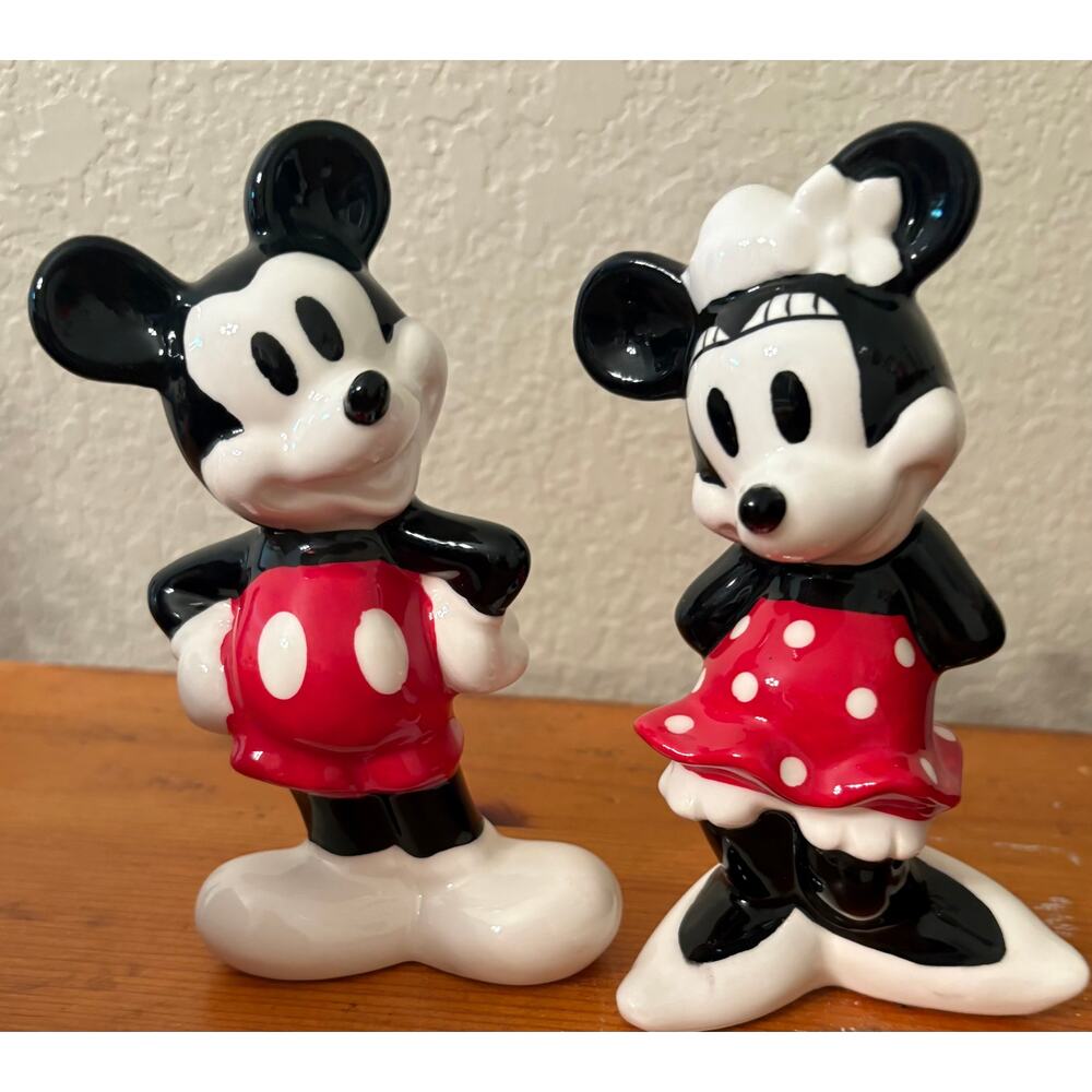 Disney Mickey & Minnie Mouse Salt And Pepper Shakers Never Used Just Displayed
